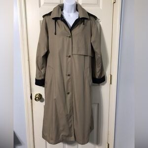 EXCELLENT CONDITION REMOVABLE LINING W HOOD SINGLE BREASTED TRENCH VERY STYLISH